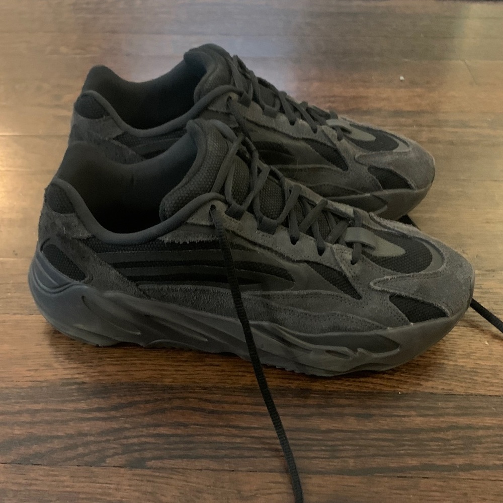Adidas Yeezy Boost 700 V2 Vanta